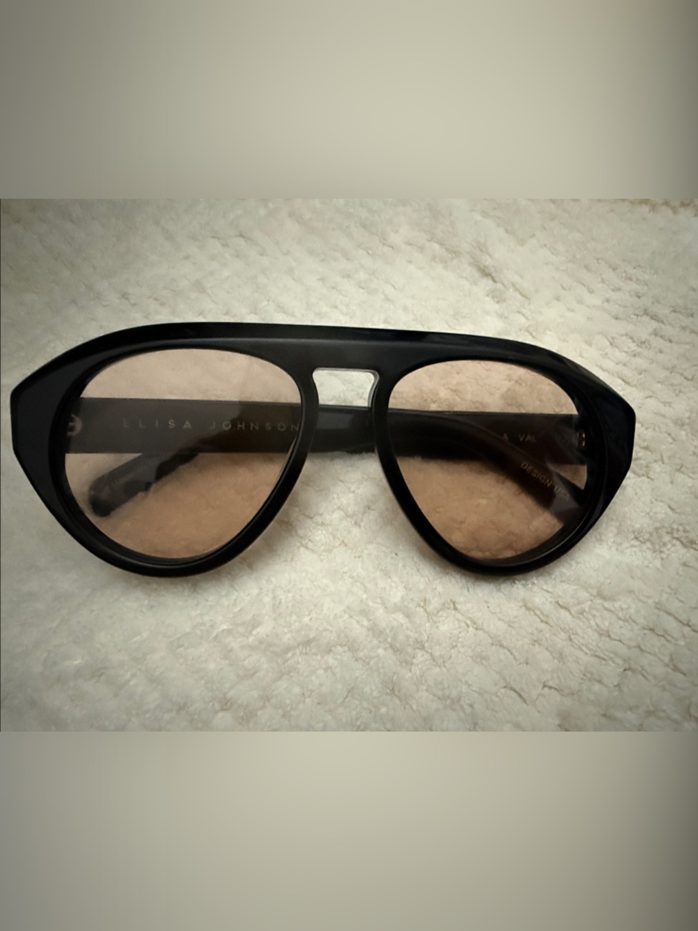 Black Frame Sunglasses with Brown Lenses - Elisa johnson val